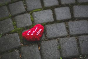 red-love-heart-alone-6068-large_source-kaboompics-dot-com
